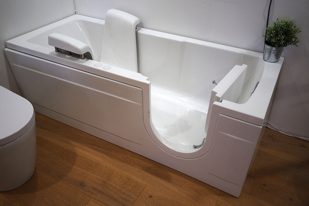 Step-in bathtubs for seniors – Types and safety features to consider